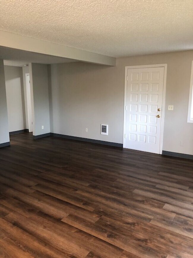 Building Photo - ALK - Iron Horse Duplex