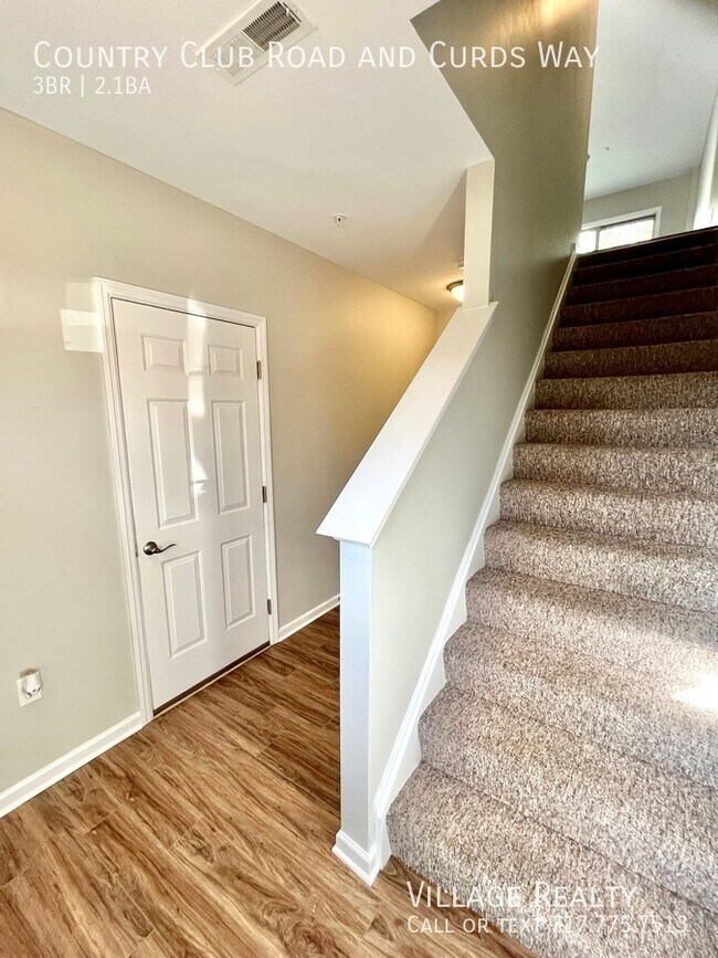 Building Photo - 705 Country Club Rd