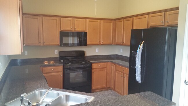 Building Photo - Coming Soon (2/24/26) Amazing 5 Bedroom Home for Lease