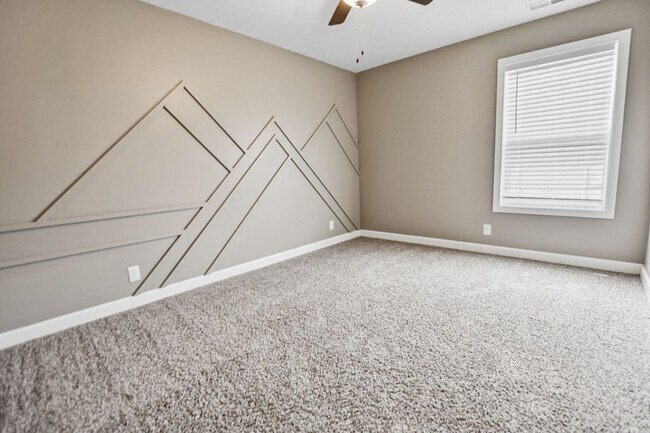 Building Photo - 542 Tacoma Dr