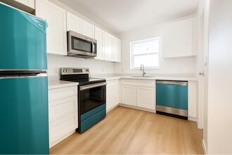 Building Photo - 333 NW 17th Ct