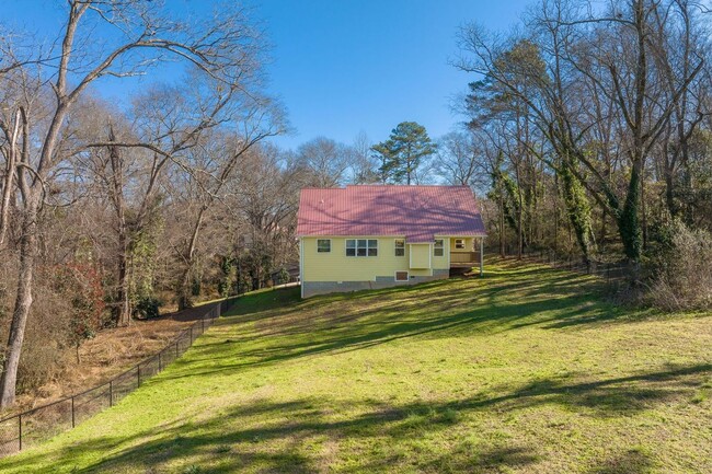 Building Photo - Beautiful 3-Bedroom Ranch on a Spacious Lo...