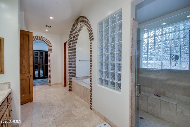 Building Photo - 6526 E Exeter Blvd