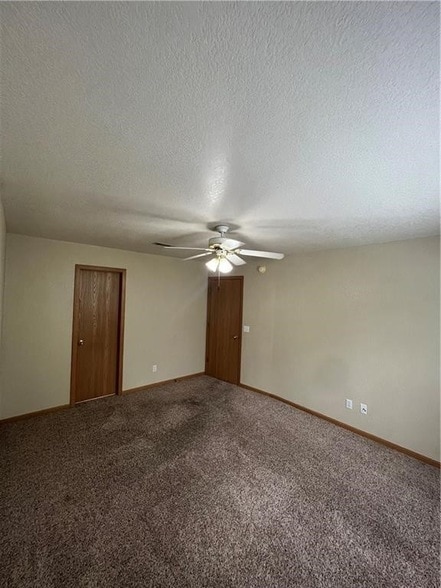 Building Photo - 2229 E Cinnamon Way