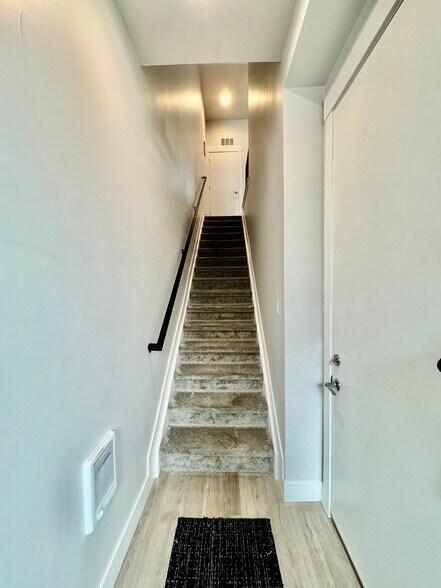 Building Photo - 3467 W 63rd Pl