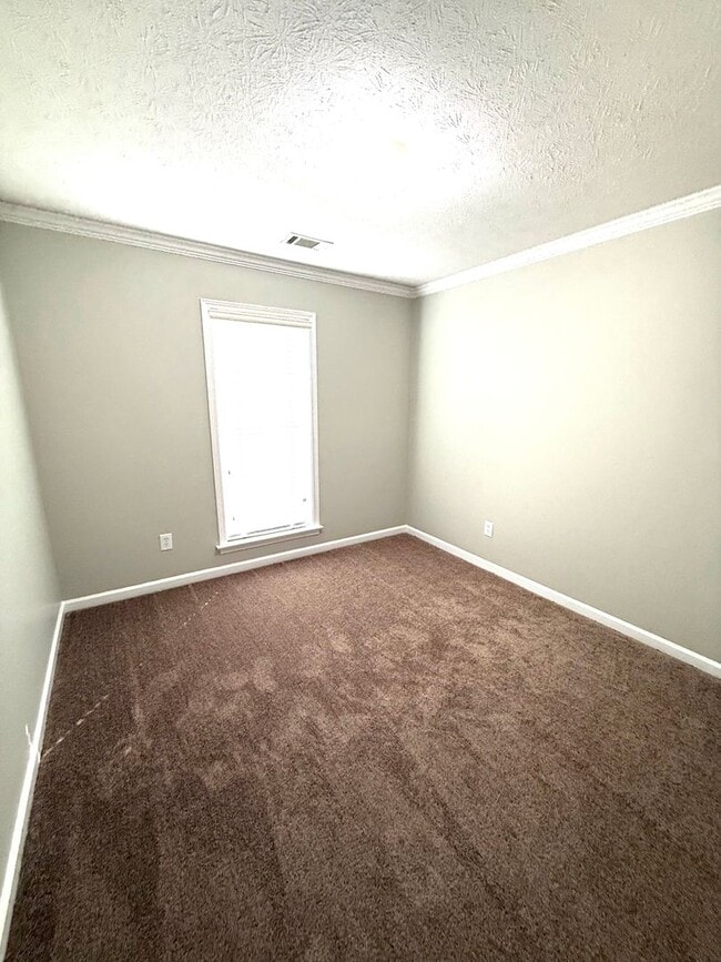 Building Photo - ** 3 bed 2 bath located in Thorington Trace ** Call 334-366-9198 to schedule a self tour