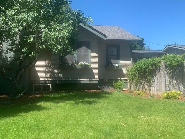 Building Photo - Charming 3 Bed, 2 Bath Craftsman in Missoula’s Coveted University Area