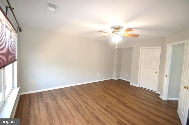 Building Photo - 25492 Freda Ln
