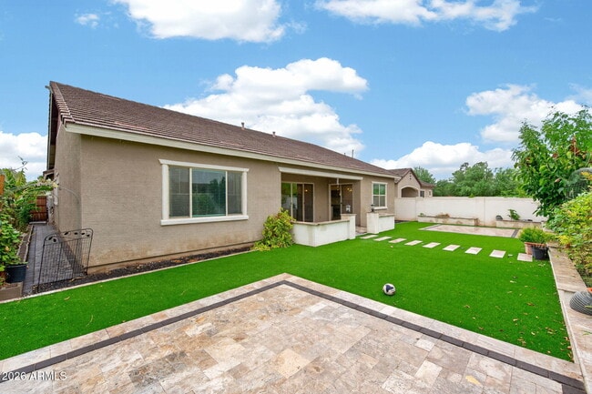 Building Photo - 203 E Birchwood Pl