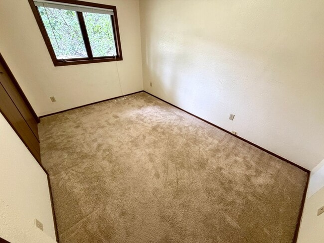 Building Photo - 3 Bed 2 Bath Pet Friendly House With A Fully Fenced Yard