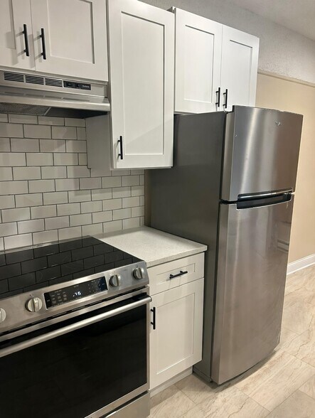 Building Photo - 10102 Main St