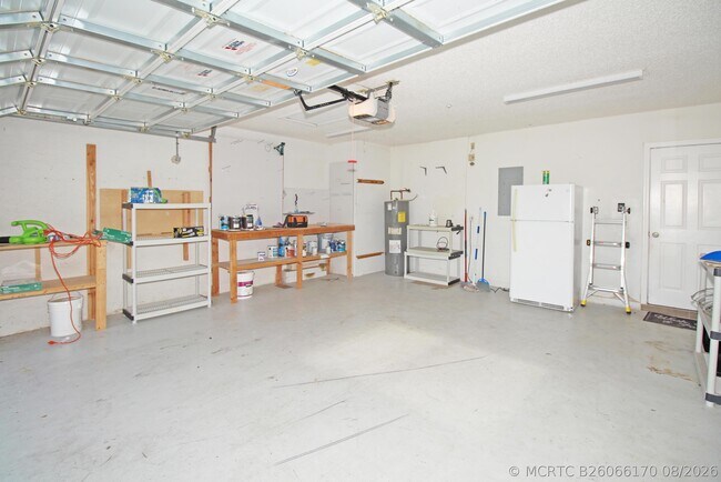 Building Photo - 896 Rose Ct
