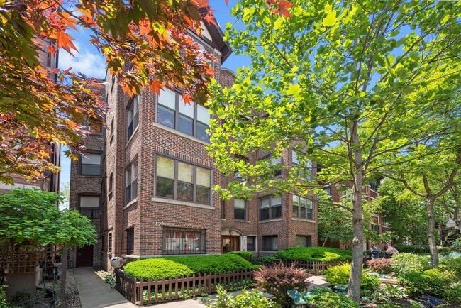 Building Photo - 629 W Buckingham Pl