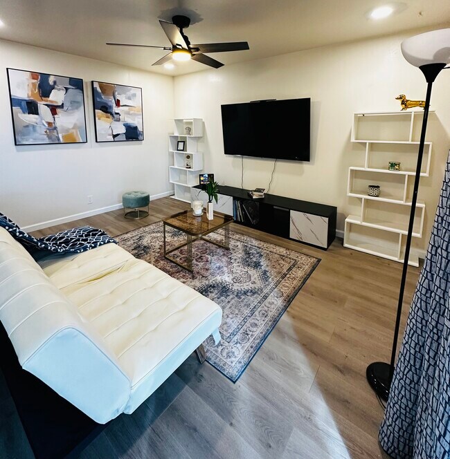 Building Photo - 602 Lakeview Cir SE