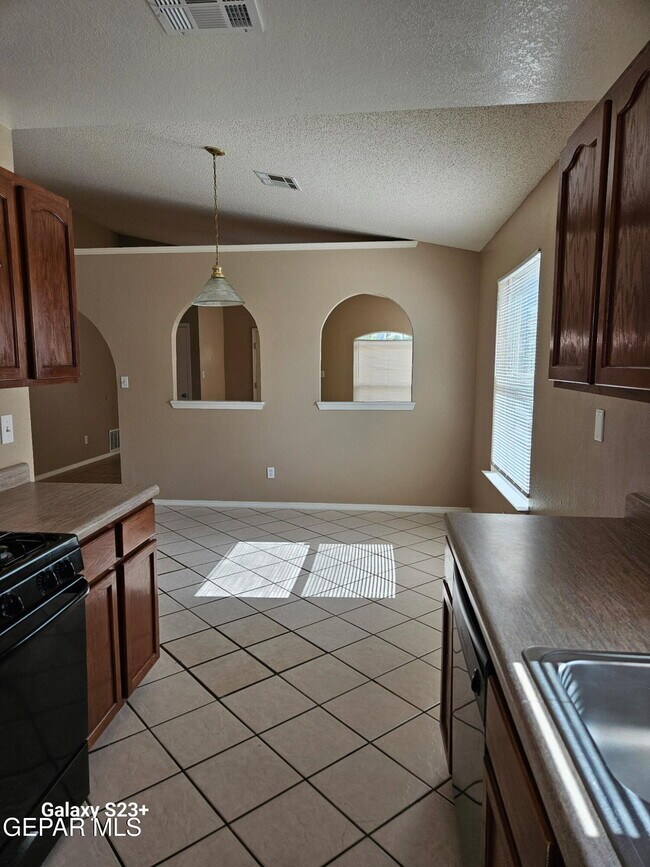 Building Photo - 12345 Tierra Plata Dr