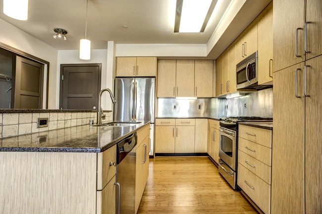 Building Photo - Florera Greenlake