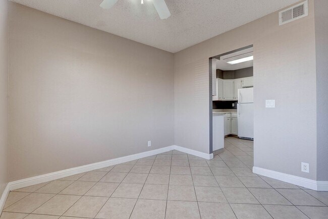 Building Photo - 3151 N Soaring Gulls Dr