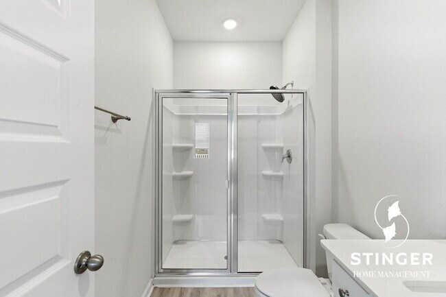 Building Photo - 548 Hideaway St