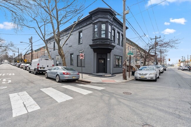 Building Photo - 150 West Side Ave