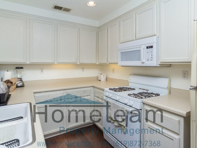 Building Photo - 1246 Balboa Cir