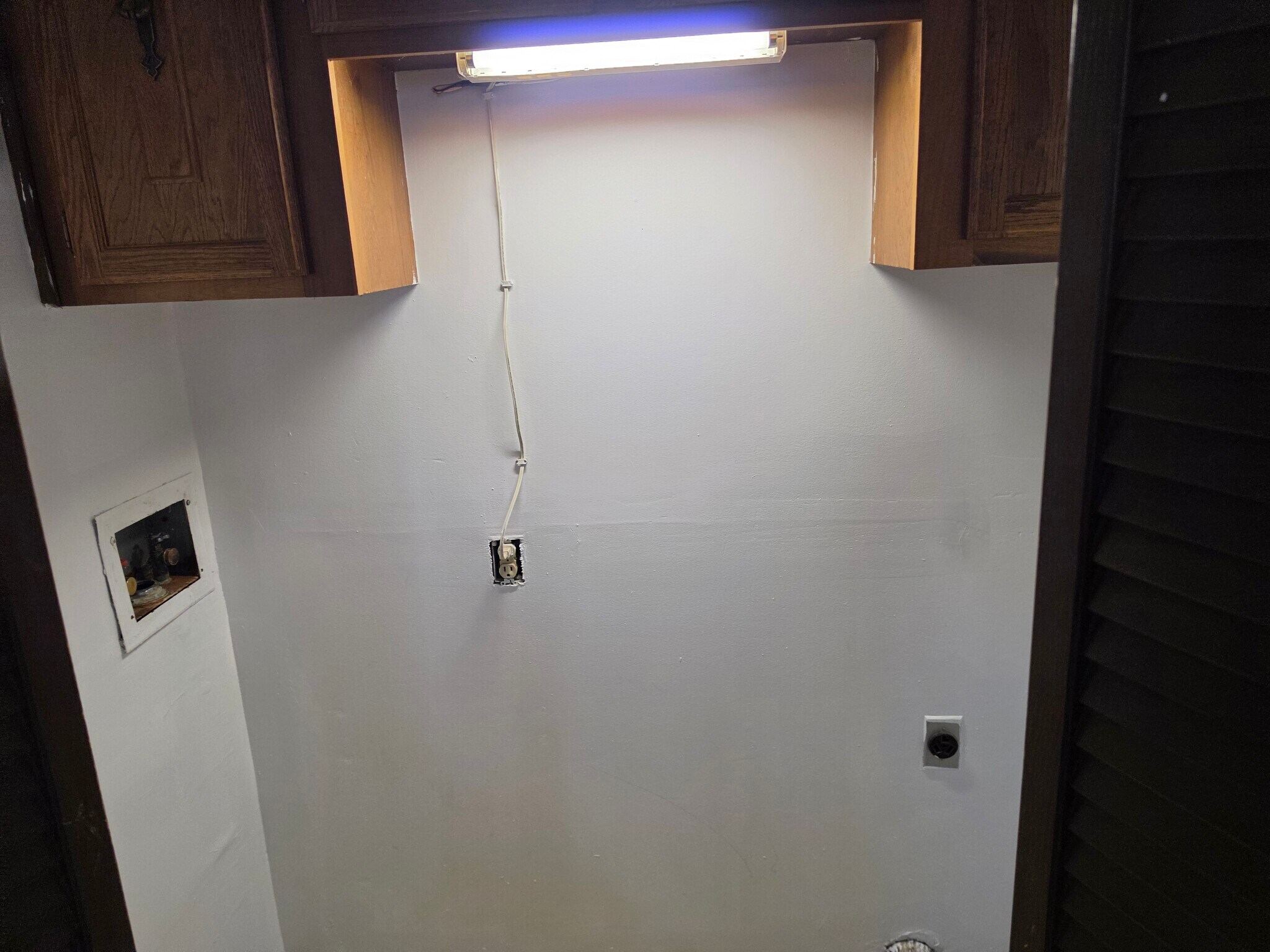 washer dryer hookup - 2125 N. Monroe