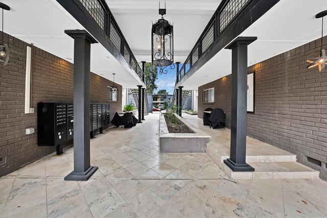 Building Photo - 10203 Regal Oaks Dr