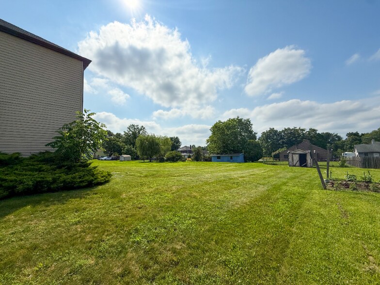 Building Photo - 263-265 Florence Dr