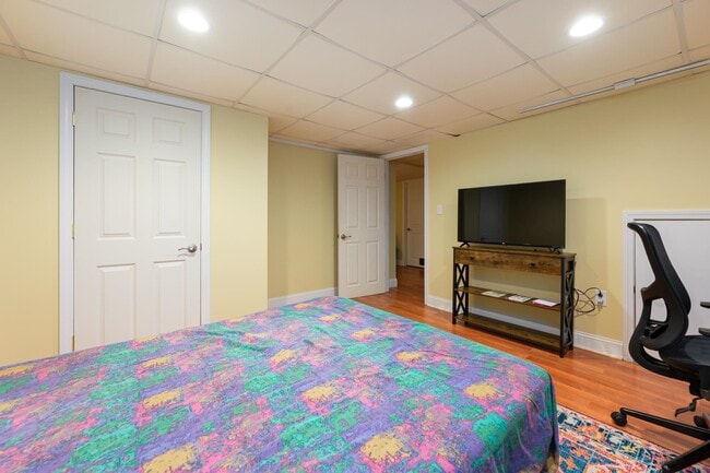 Building Photo - 4 Lowther Pl