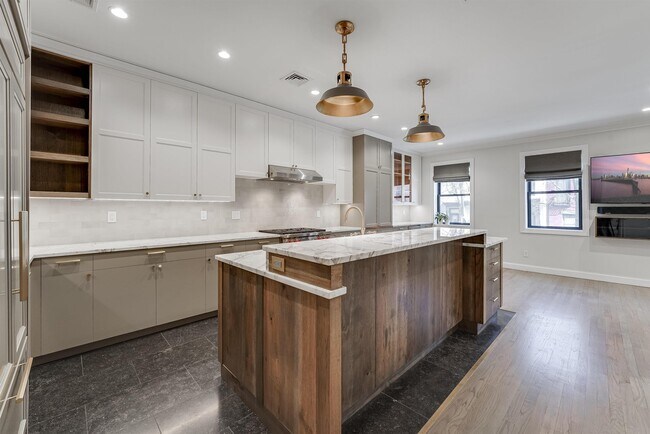 Building Photo - 202 Garden St