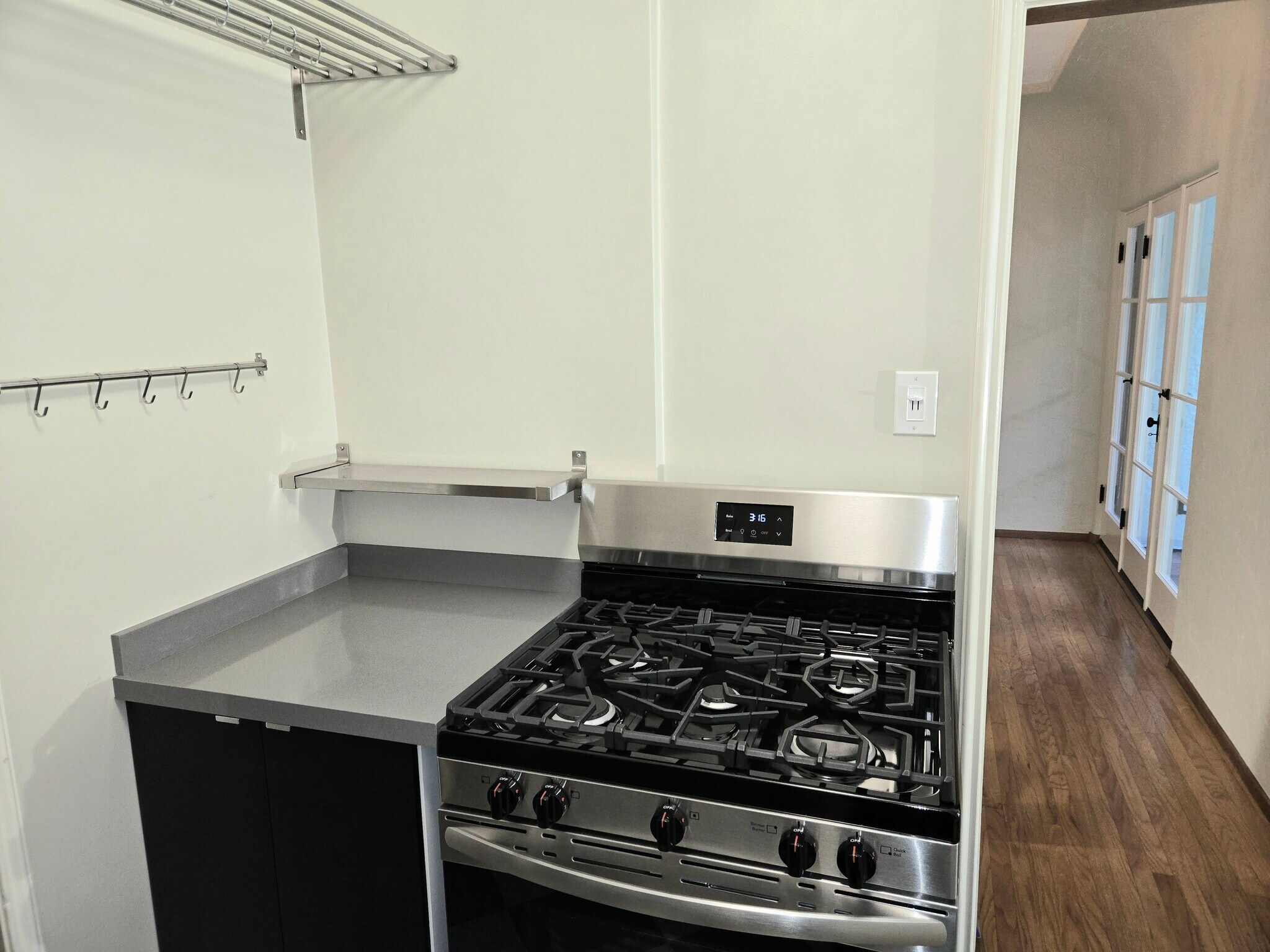 Building Photo - 1922 N Hoover St