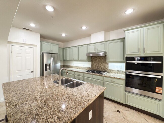 Building Photo - ~Temecula's Wolf Creek Community~ Beautifu...