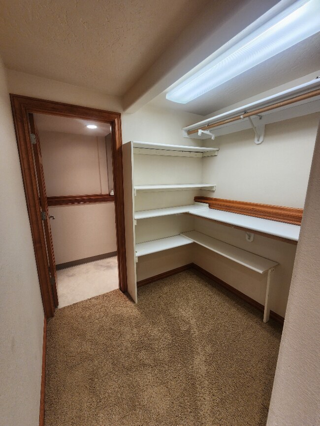 Building Photo - Bayview Lakeside Charmer