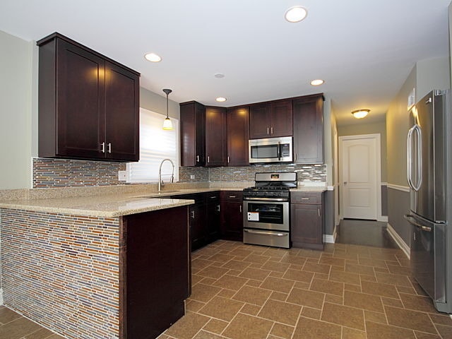 Building Photo - 495 Paxton Ave