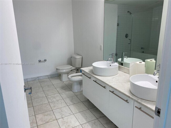Building Photo - 888 Biscayne Blvd