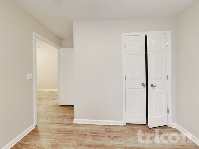 Building Photo - 304 Kendall Dr