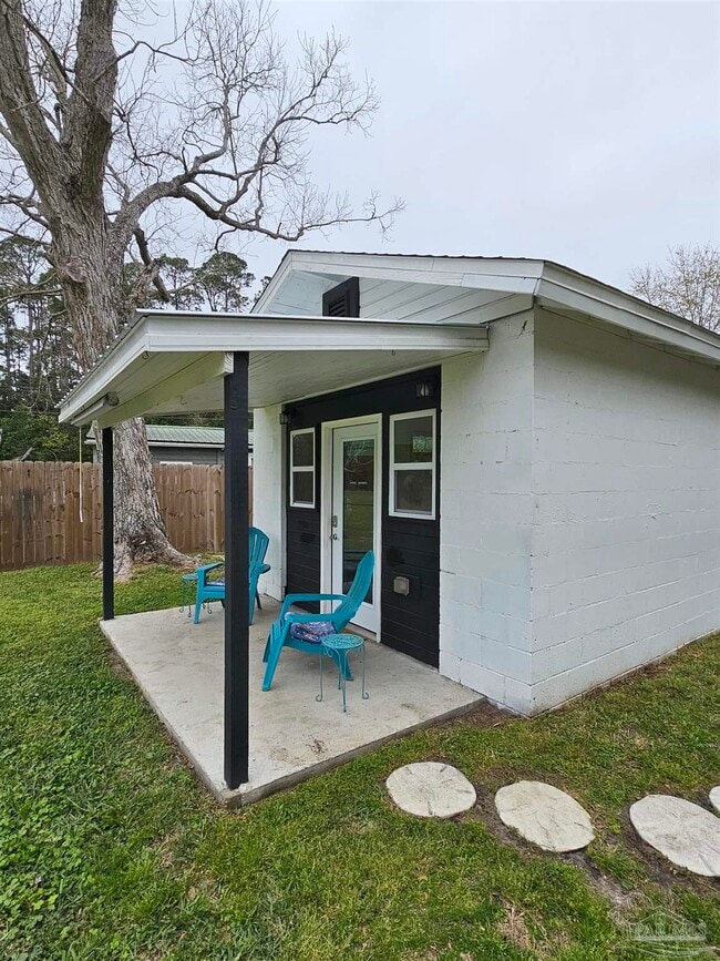 Building Photo - 9775 N Loop Rd