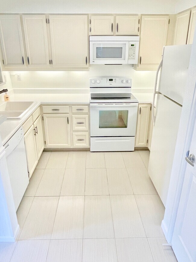 Building Photo - 4815 White Rock Cir