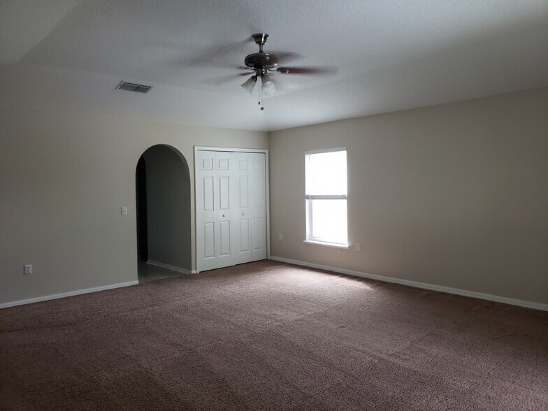 Building Photo - 76550 Longleaf Loop