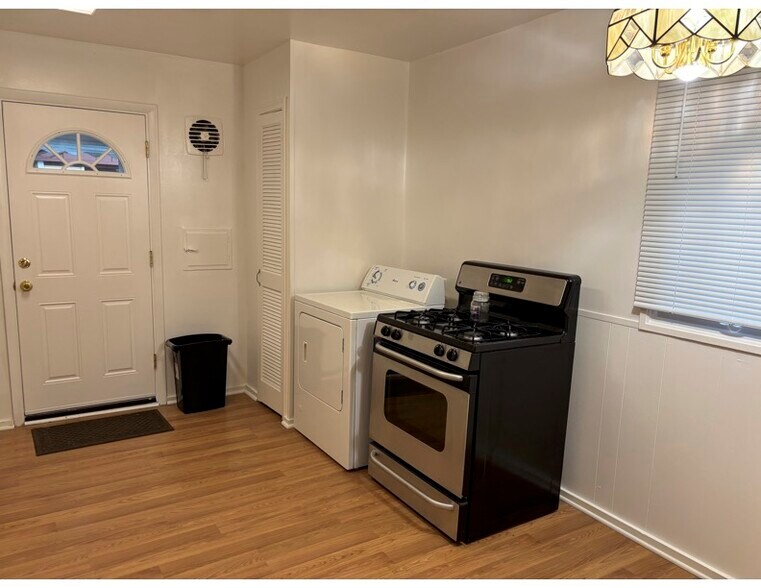 stove/dryer - 8095 Monroe Blvd