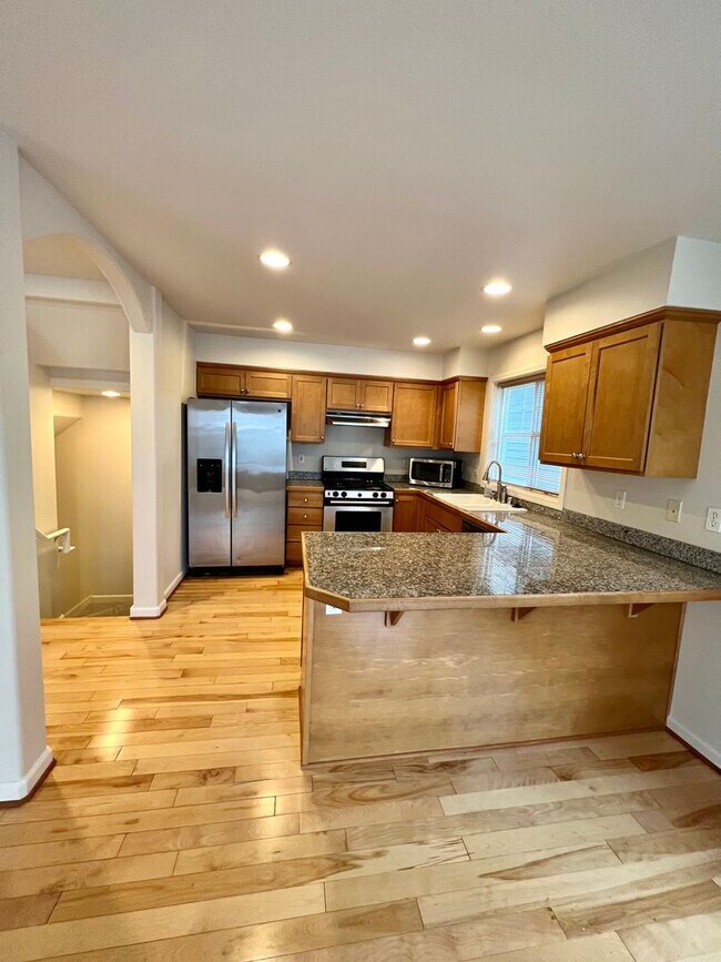 Building Photo - Capitol Hill/Madison Valley Townhouse