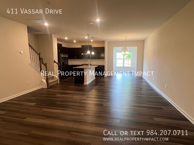 Building Photo - 411 Vassar Dr