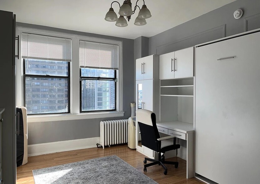Desk Bed 1 Up - 1324 Locust St