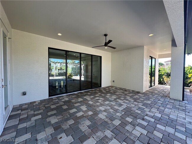 Building Photo - 4402 Chiquita Blvd S