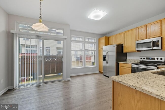 Building Photo - 2714 Manhattan Pl