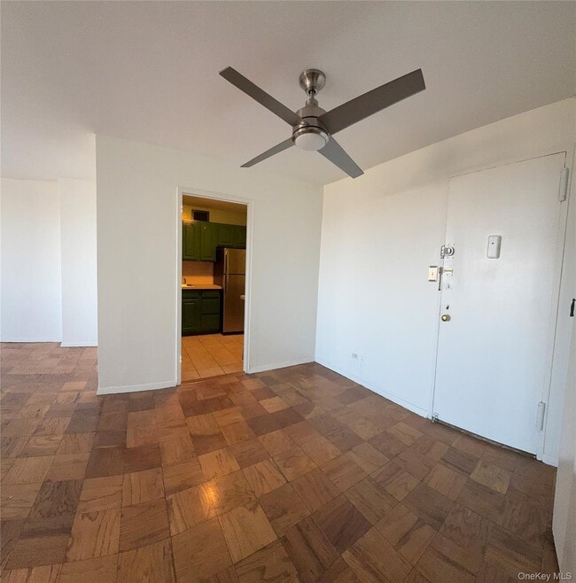 Building Photo - 61-20 Grand Central Pkwy