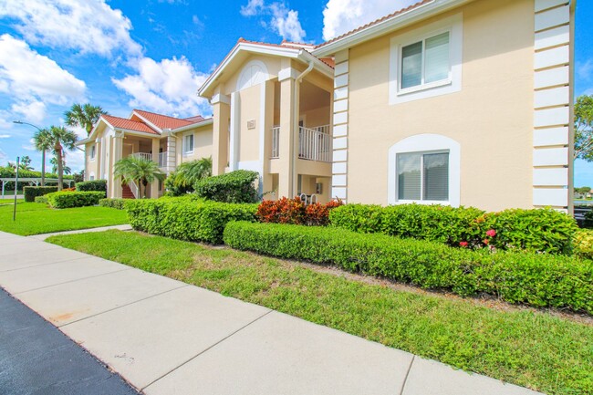Building Photo - ** 2/2 FIRST FLOOR EMERALD LAKES BEAUTY RE...
