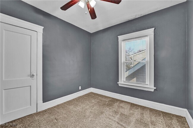 Building Photo - 1290 Hall Ave