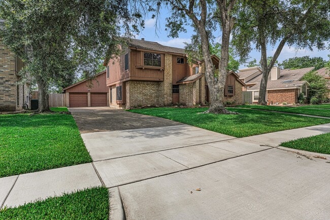 Building Photo - 602 Crestwood Dr