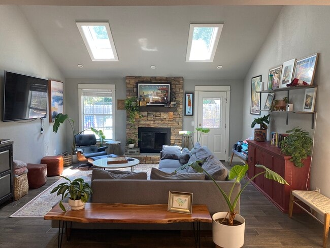 Building Photo - 1613 S 26th Pl