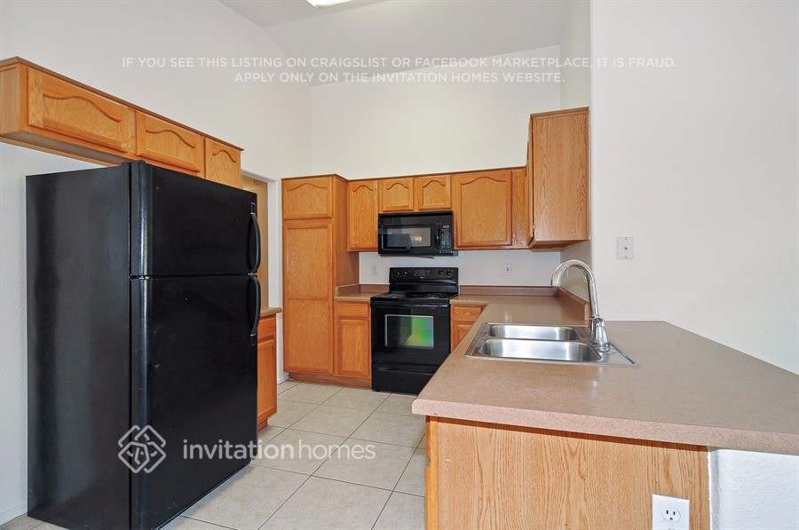 Building Photo - 8560 W Hatcher Rd